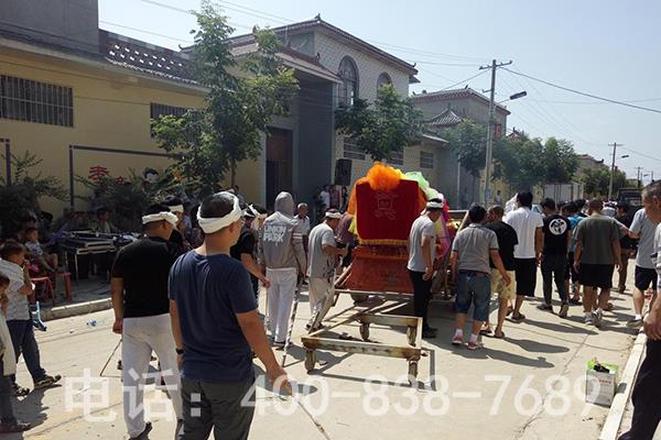 盘点：农村葬礼上娘家人闹丧的原因，话糙理不糙